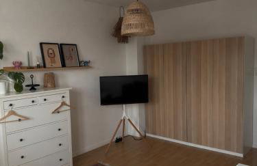 1 Zimmer zu vermieten in geteilter Wohnung mit dem Gastgeber - Foto 2