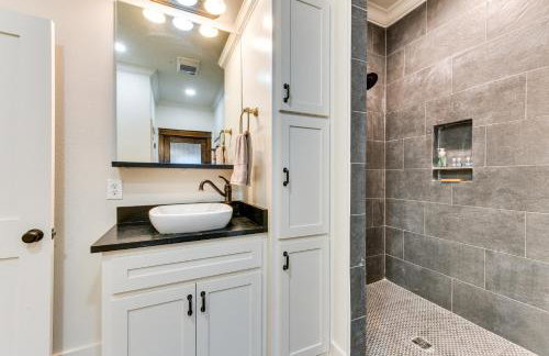 Chic Louisiana Retreat - Balcony and River Views! - Foto 17