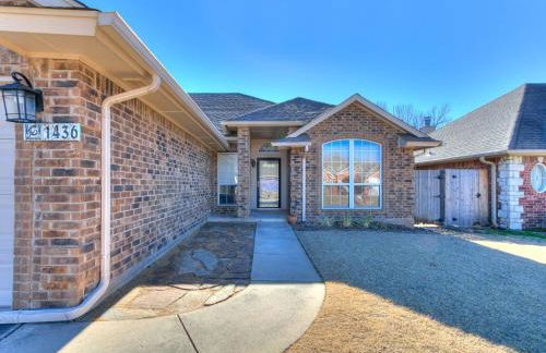 Sleek 4BR OKC Stay by StayLage - Photo 5