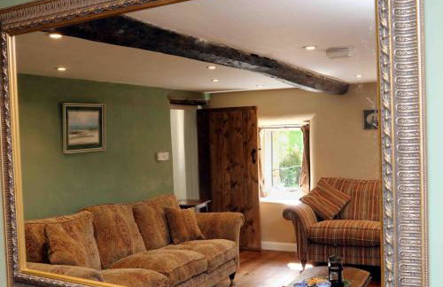 Luxury Farmhouse Retreat with Private Hot Tub & EV - Foto 11