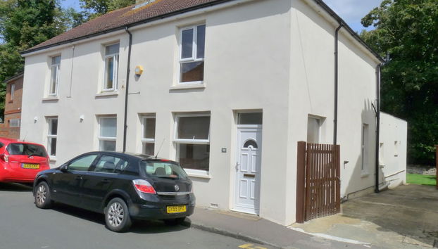 Bassett House with 3 bedrooms, fast Wi-Fi and off road parking - Foto 2, Imagen principal