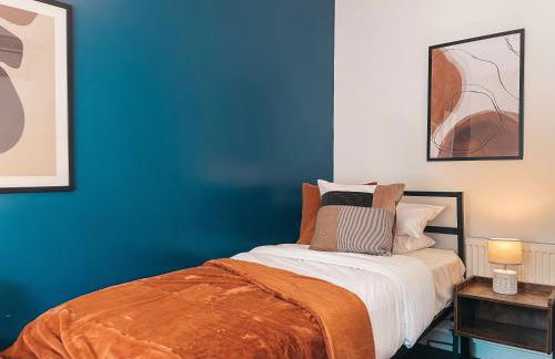 Hamilton House by Solace Stays - Photo 6