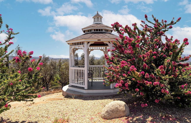 Sangiovese By Avantstay Spectacular Estate w/ Pool, Hot Tub & Putting Green - Photo 37