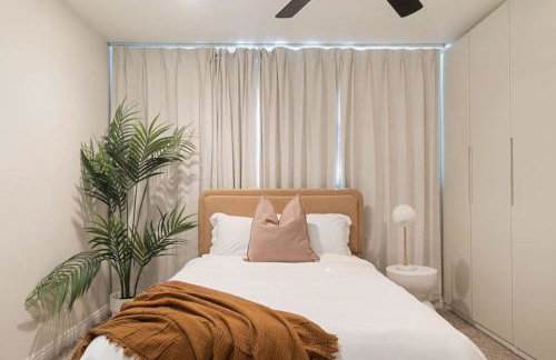 Sunlit Oasis with Heated Pool and Jacuzzi 20 minutes to Disneyland - Foto 24