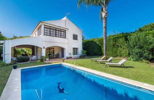 Villa in Marbella with golf views - Photo 19