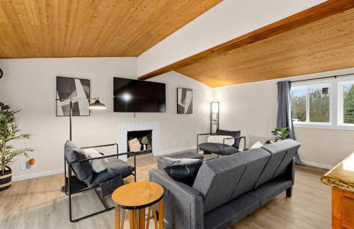 Comfort Cabin - 2BD Family Getaway in Creve Coeur - Photo 33