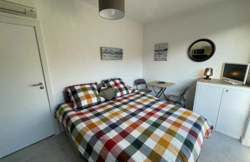 Studio indépendant, piscine & jardin en centre-ville - Foto 5