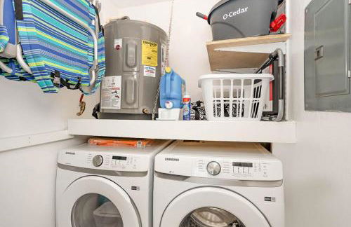 Luxury Beachside Condo - Half Mile from Beach - Foto 14