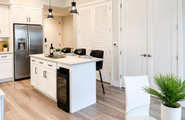Lux property great for 1 to 8 Guests-family trip ,5Beds 2Rooms Staycation with Gym and EV, proximity to Downtown and Beaches - Foto 20