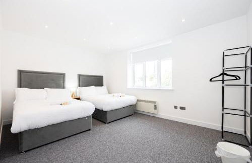 Stanway Apartments- Free Parking & Close To Tram Stop - Photo 33