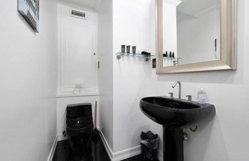Elegance Escape Sleeps 10 Pool with Jacuzzi - Foto 17