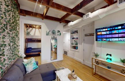 Chic Penthouse with bus stop at doorstep - 15 Minutes to NYC - Foto 7