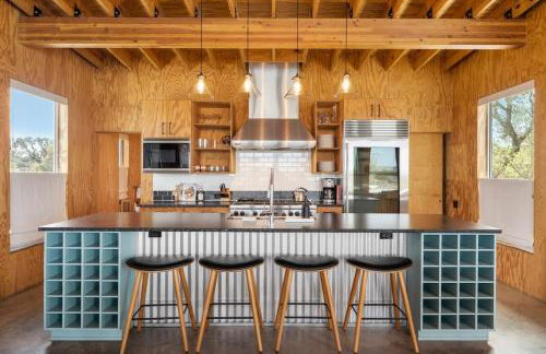 Luxury Riverfront Retreat - 6 Cabins - Private Pool - Photo 3