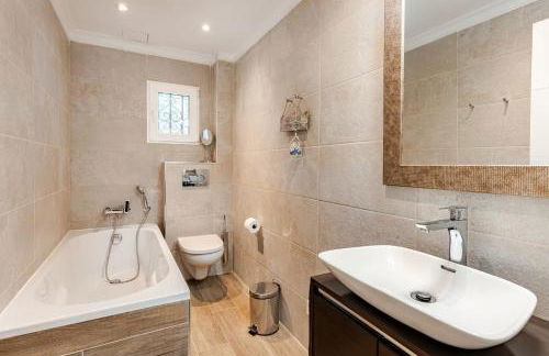 Villa Tesoro, Port Adriano, Sunny South West, Close to Beach, Large Pool, Tennis Court - Foto 56