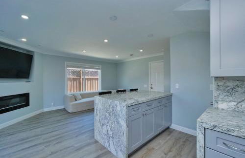 Renovated 5 Bd 3 Ba AC Private Deck Lawn - Foto 20