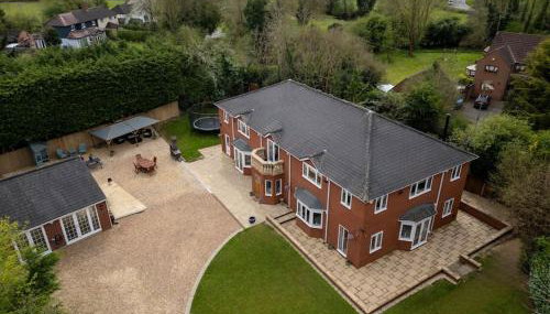 Stratford-upon-Avon 4BR Family Mansion on 1 acre with Pool, Gym & BBQ! - Foto 2, Garden