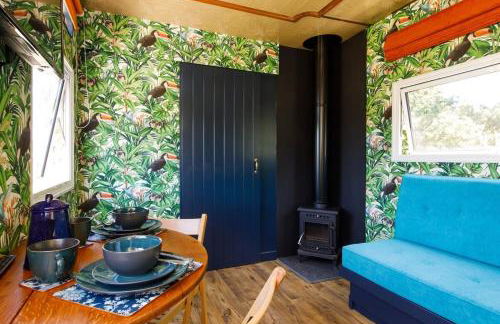 The Showman's Carriage w King Bed close to beach - Foto 36