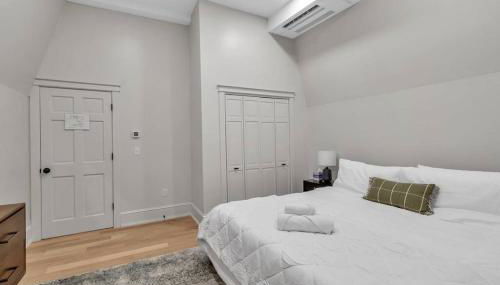 Carriage House Loft - King Bed and Garage Parking - Foto 4