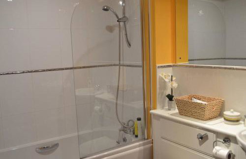 Large 2 bed flat, 2 bath, free parking & lift - Foto 18