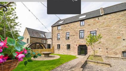 FLOUR MILL HOUSE at PITKERRO MILL, 4 double bedrooms, TVs, 3 en-suite, separate shower, wc, fully equipped kitchen, games room, large family lounge, private parking, WiFi, private garden and courtyard, long stay rates available through Honeycomb Hosts - Foto 3