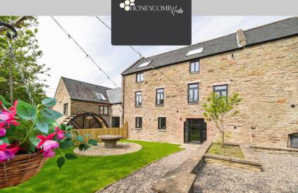 FLOUR MILL HOUSE at PITKERRO MILL, 4 double bedrooms, TVs, 3 en-suite, separate shower, wc, fully equipped kitchen, games room, large family lounge, private parking, WiFi, private garden and courtyard, long stay rates available through Honeycomb Hosts - Foto 3