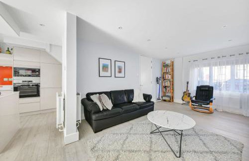 Spacious and Elegant Home with a Beautiful Garden - Foto 6