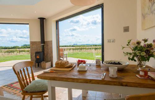 The Hexagon, wow what a location, views over the Essex marshes and sea - Foto 7