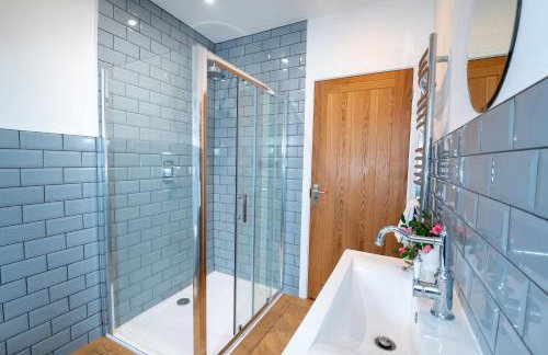 Lake View Family & Pet Friendly Home - Central Bowness - Photo 19