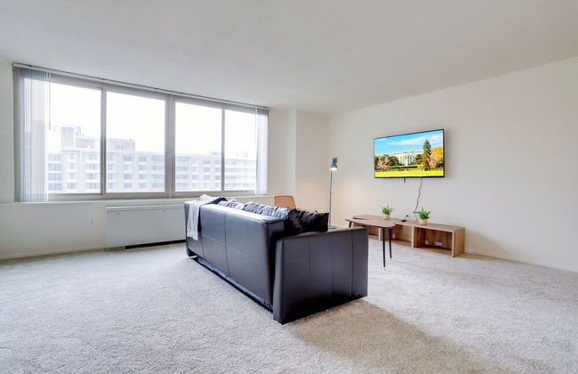 Apartment in the Heart of Crystal City - Photo 21