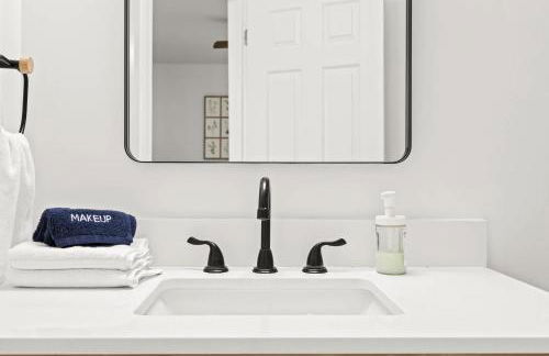 Charming 2nd-Floor Flat 3BR 2BA Free Parking - Foto 33