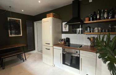 Cozy Garden Apartment with Wood Burner - Foto 18