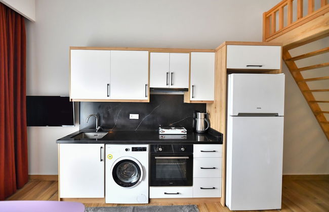 Red Moon Suites - Photo 21