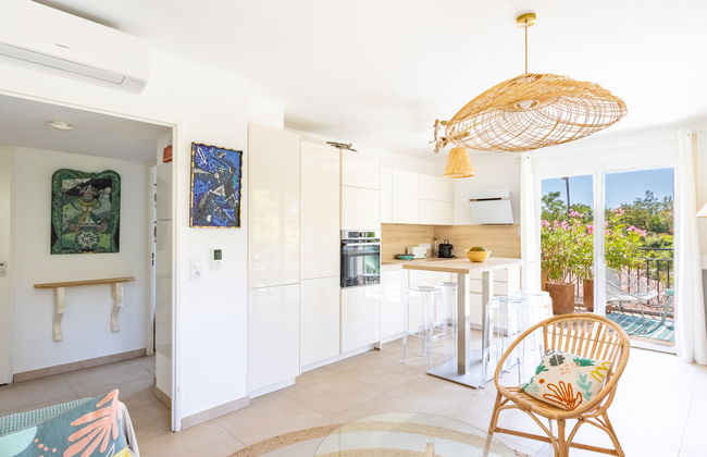 2 bedroom Apartment in Bormes-les-Mimosas with swimming pool and garden - Photo 7