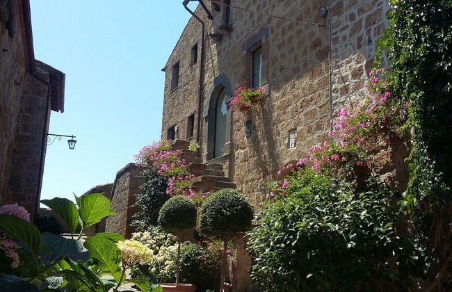 Blue House Near Bagnoregio-overlooking the Umbrian Mountains and Tiber Valley - Photo 48