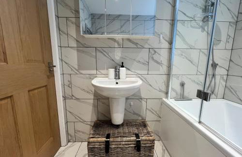 Old Betting Shop for 3 & Furry Friend - Photo 27