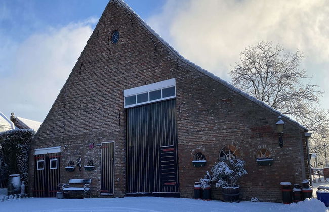 House Situated Peacefully on a Vast Green - Foto 1