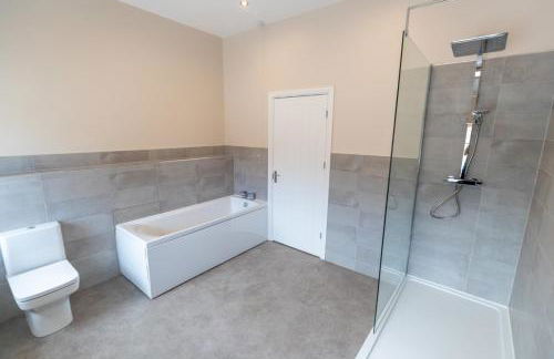 Butterwick - Barn Conversion with a hot tub on a Country Estate - Photo 11