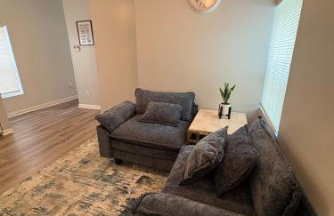 Charming 2-bedroom house 5 minutes from UF Health in sunny downtown Jacksonville - Foto 1