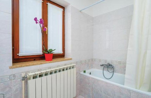 3 Bedroom Cozy Apartment In Nedescina - Foto 29