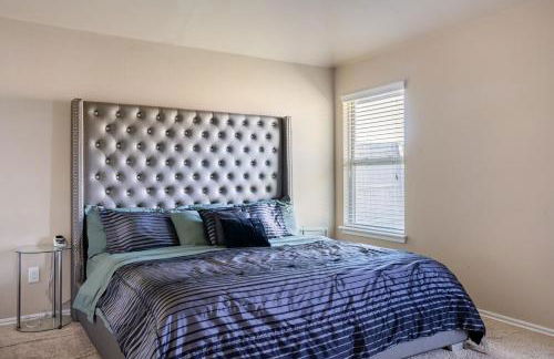 Cheerful 3 Bdrm space, 2 bath!. You gotta love it! - Photo 16