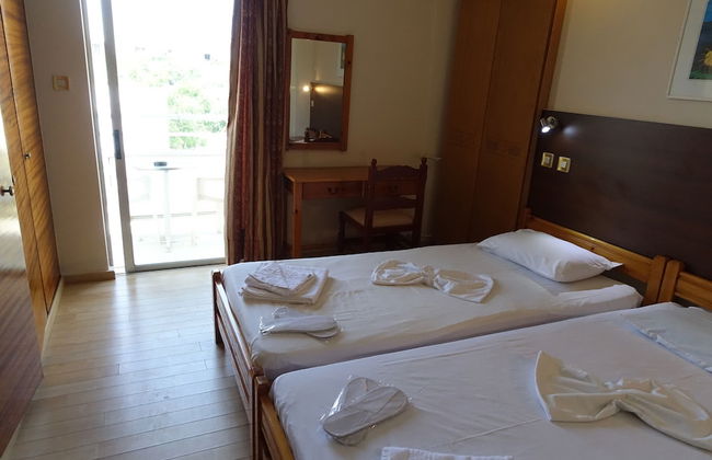 Bristol Hotel & Apartments - Photo 5