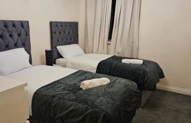 Lux Den close to M1! Netflix , Parking & Broadband - Foto 5