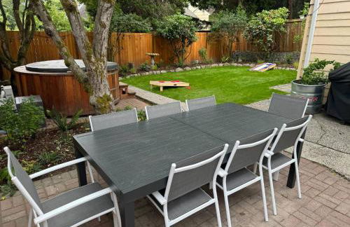 Greenlake Craftsman - Hot Tub, AC, Dog Friendly - Photo 6