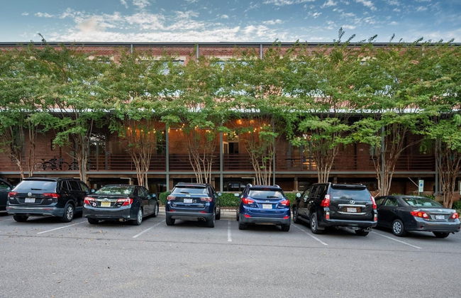 Hip & Vibrant 2 Bedroom Apartment with Parking & Wifi - Foto 35