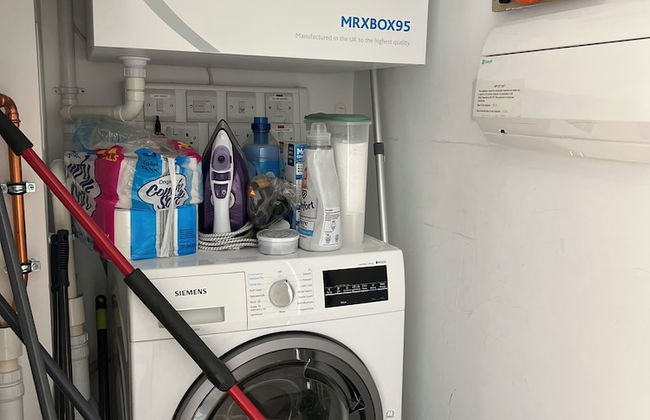 Delightfully Spacious Bright 2bedroom - Photo 15