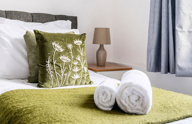 Modern Town Center Apartments Aldershot - Photo 8