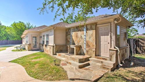 Pet-Friendly House with Pool about 3 Mi to Downtown - Foto 2