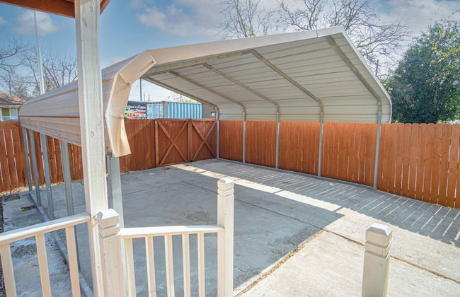 Wonderful 3 BR 2 BA Near Downtown - Photo 24