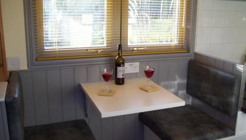 Waterloo Farm Shepherds Hut Glamping with Sun Lounge - Foto 3