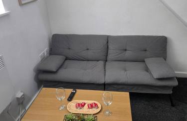 Charming 1BR Garden Retreat Near Downtown - Foto 11